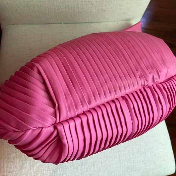 ❌❌SOLD❌❌Kayla & Ava🎉PRICE DROP🎉Pink Pleated Hobo Bag - Picture 4 of 10